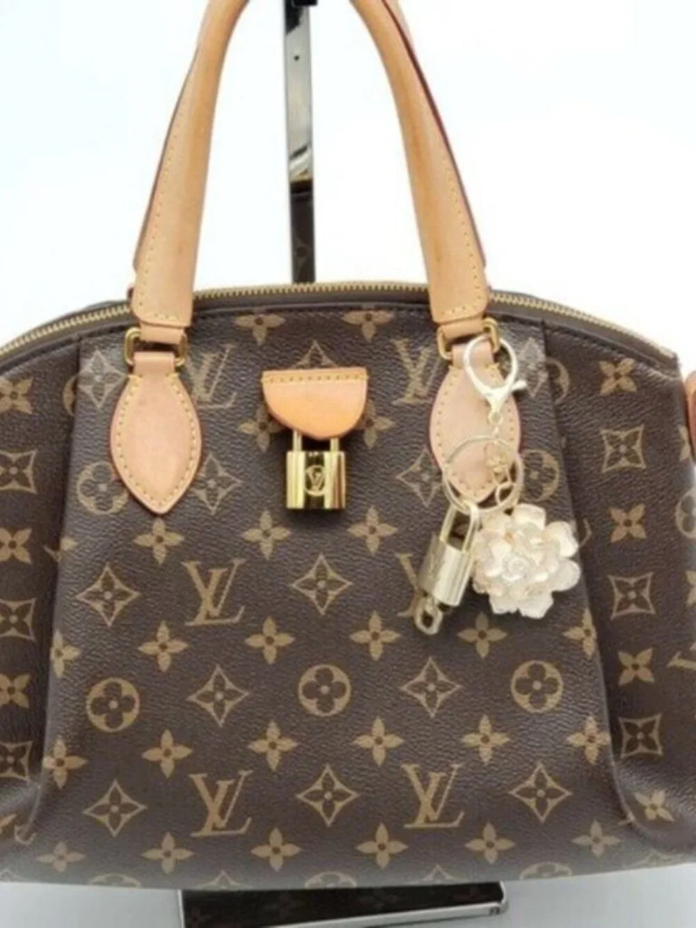 LV Gold Padlock Authentic 🔑 Luxury Bag Charm w/ Unbranded Flower Keychain
